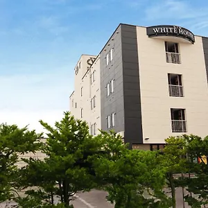 hotel-new-white-house.hokkaidohotelsjapan.com/
